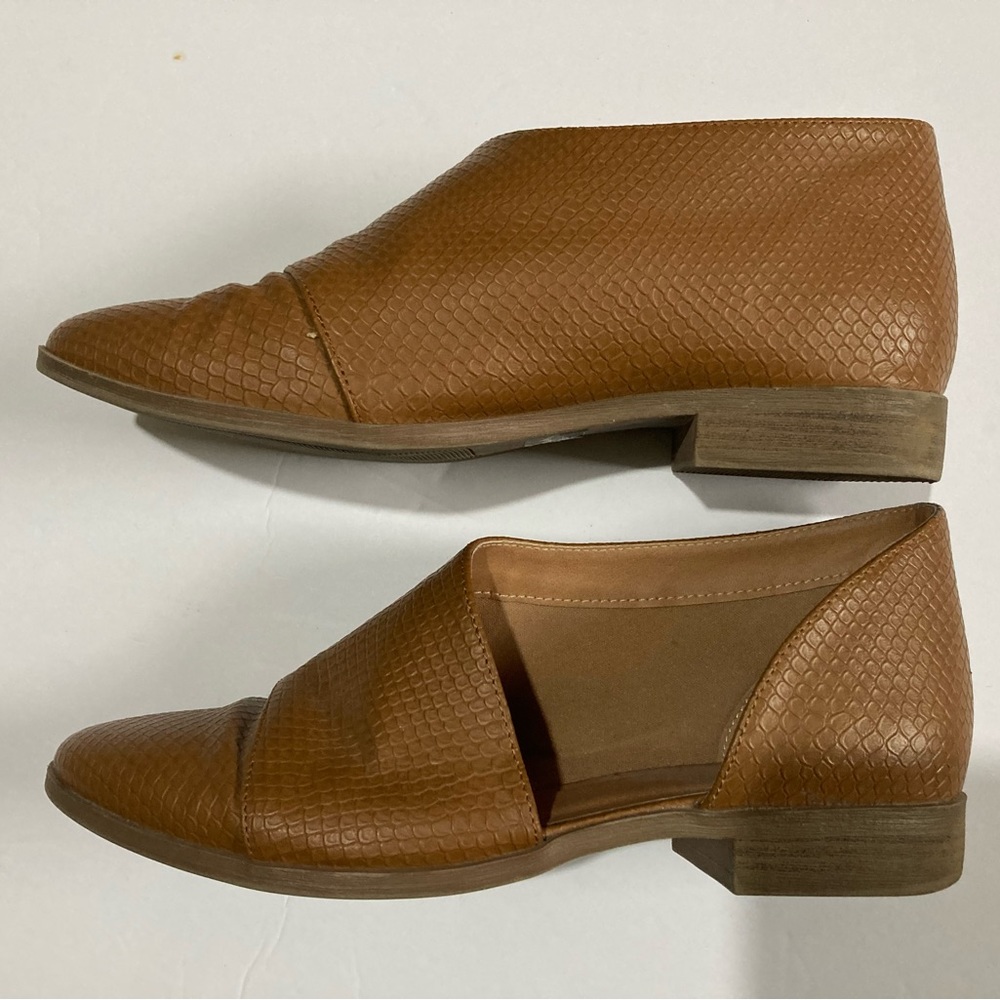 Qupid Brown/Tan Ankle Boots/Bootie’s, Size 8. Hardly worn.